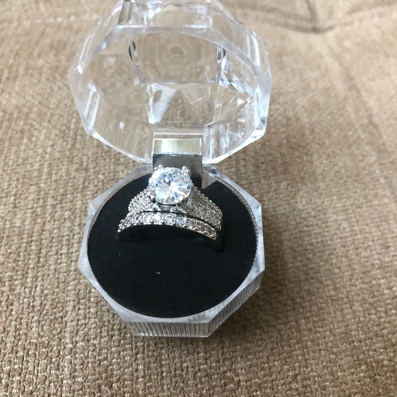 New gorgeous engagement Ring size 8 - Picture 3 of 6